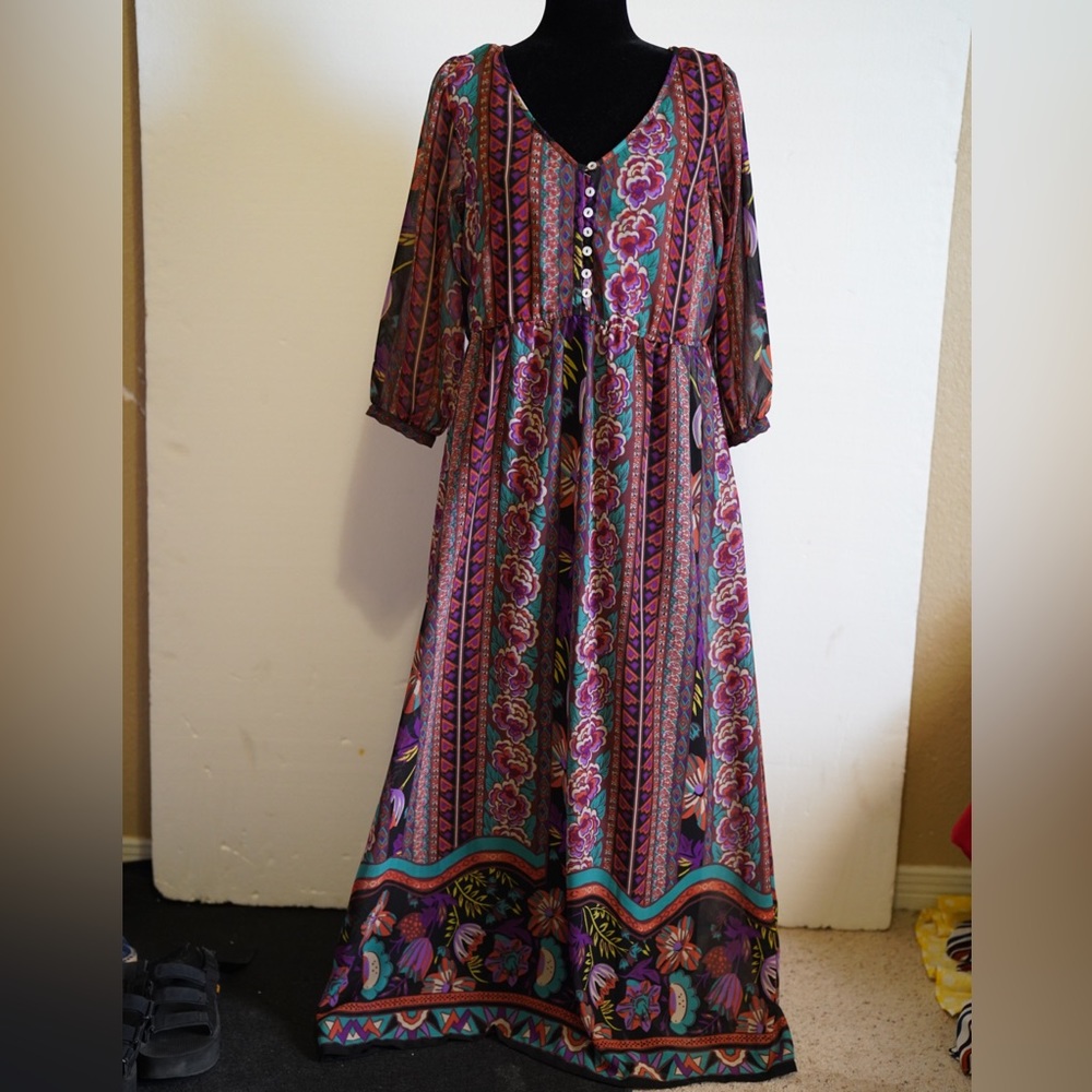 Beautiful Forever 21 dress with slip underneath size small.